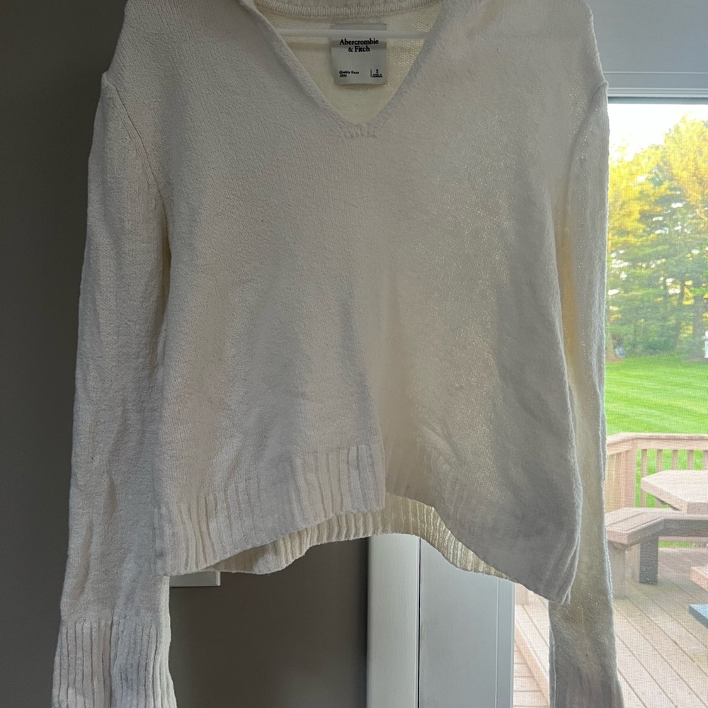 Abercrombie & Fitch White V-Neck Sweater